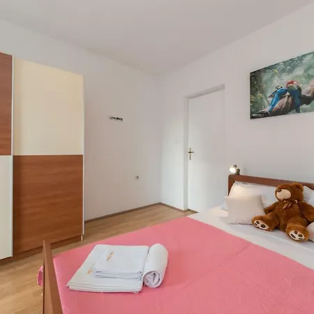 Bistre Villa